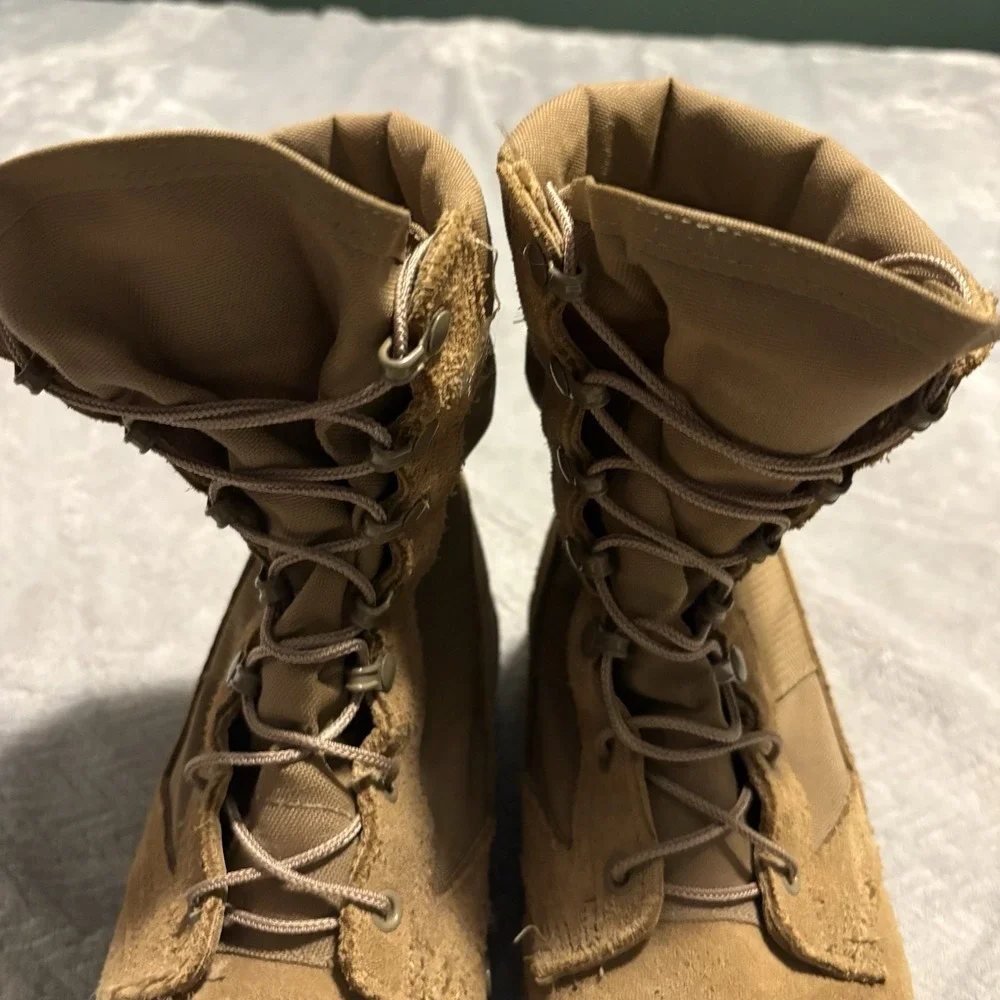 US Army Hot Weather Combat Boots 10.5 R Coyote Tan Vibram Made USA Military
